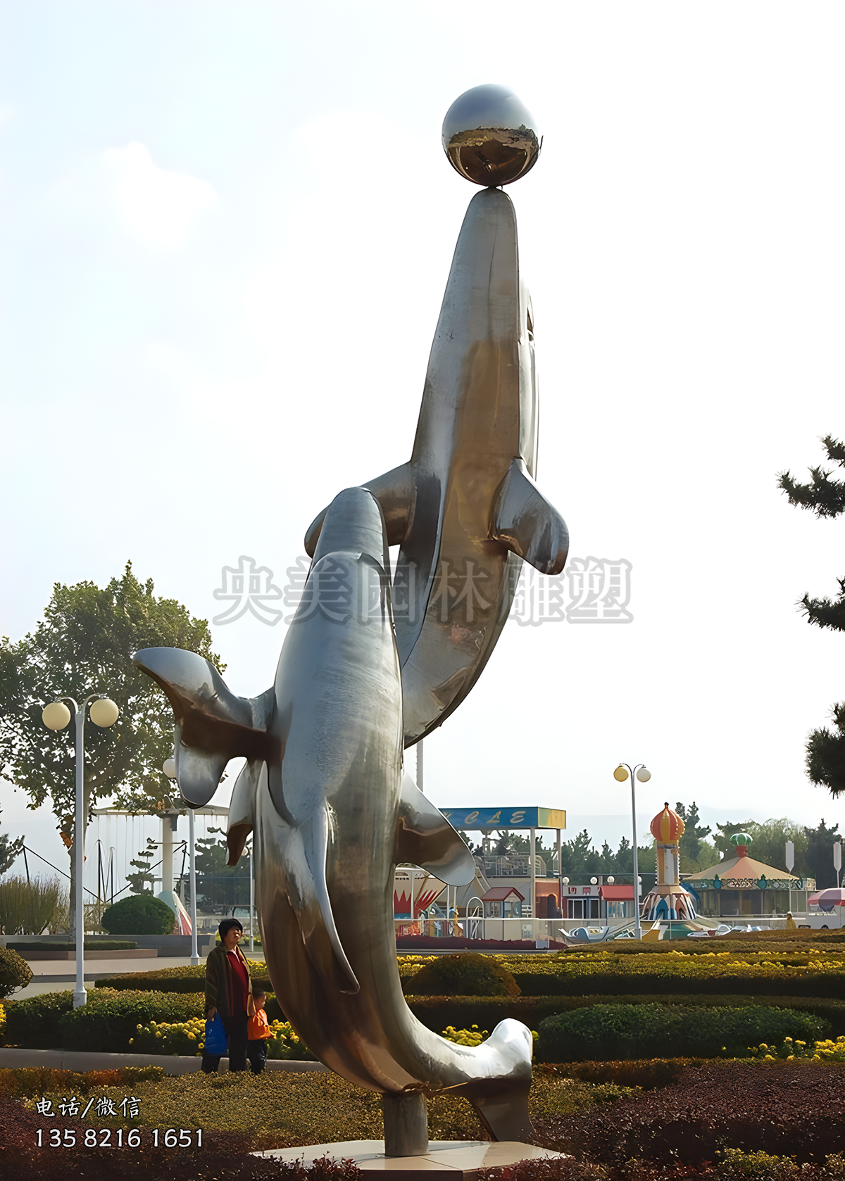 不銹鋼頂球海豚雕塑