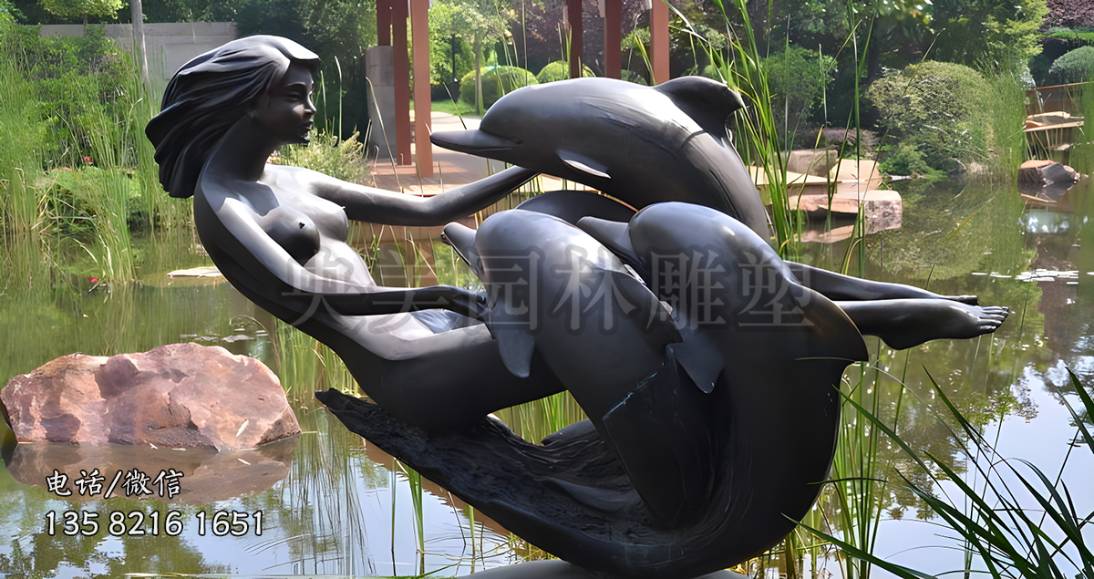 海豚與美女嬉戲的雕塑