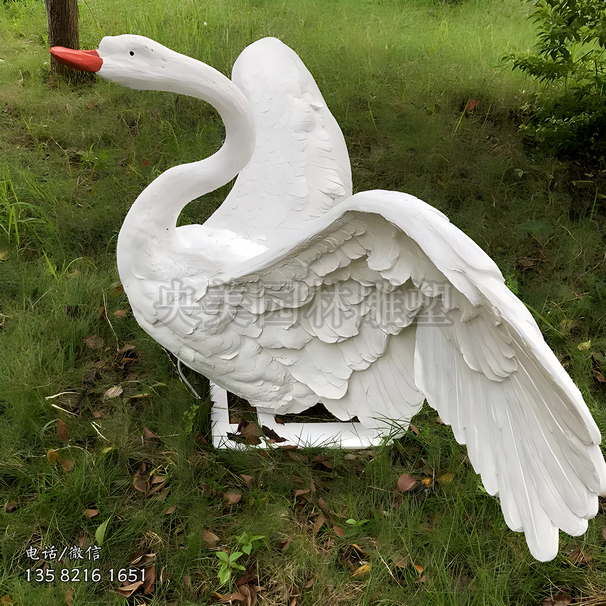 張翅進(jìn)攻的鵝雕塑
