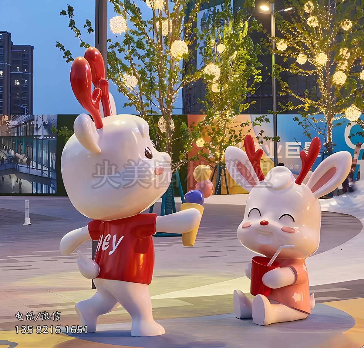 吃冷飲的卡通鹿雕塑