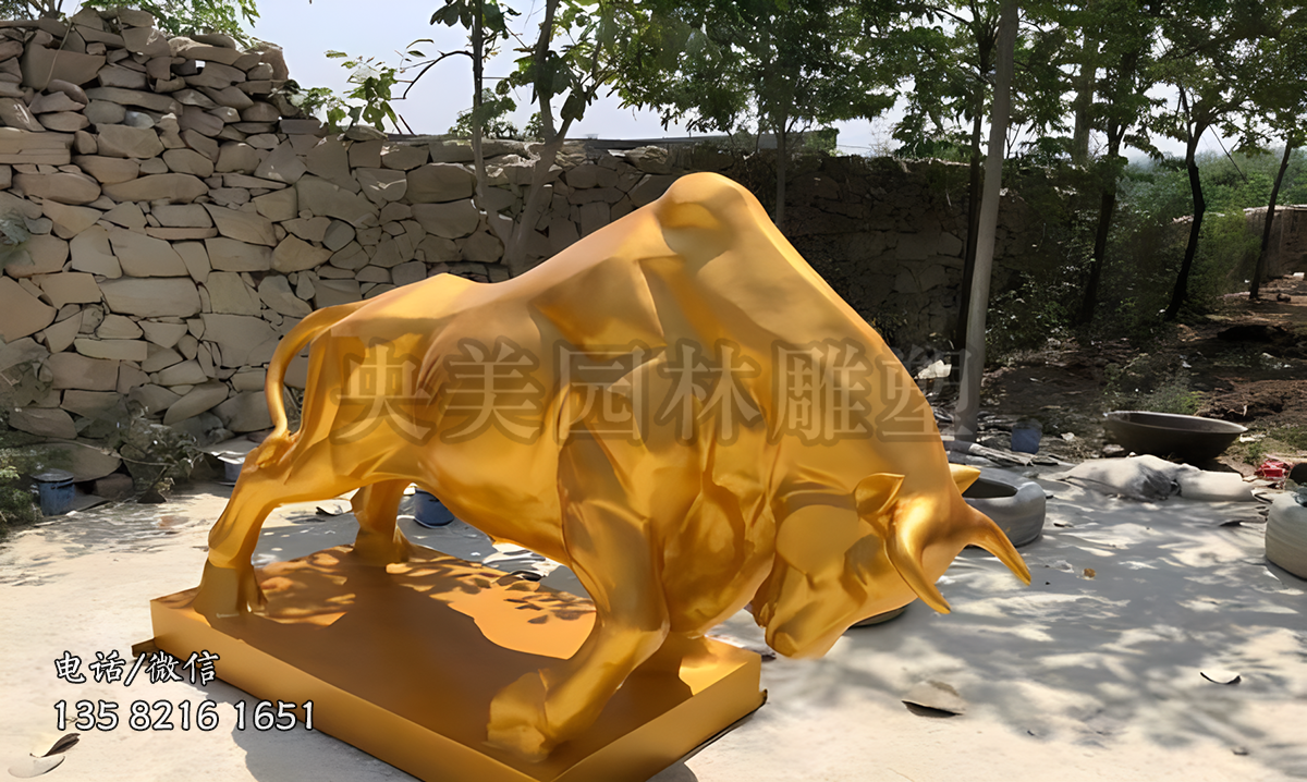 鑄銅漆金開荒牛雕塑