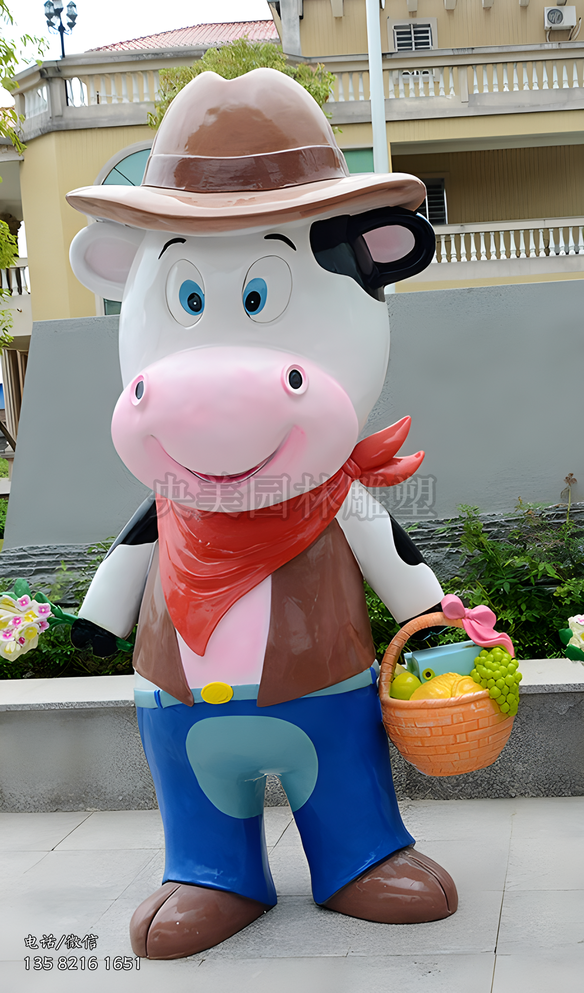 西部牛仔造型卡通奶牛雕塑