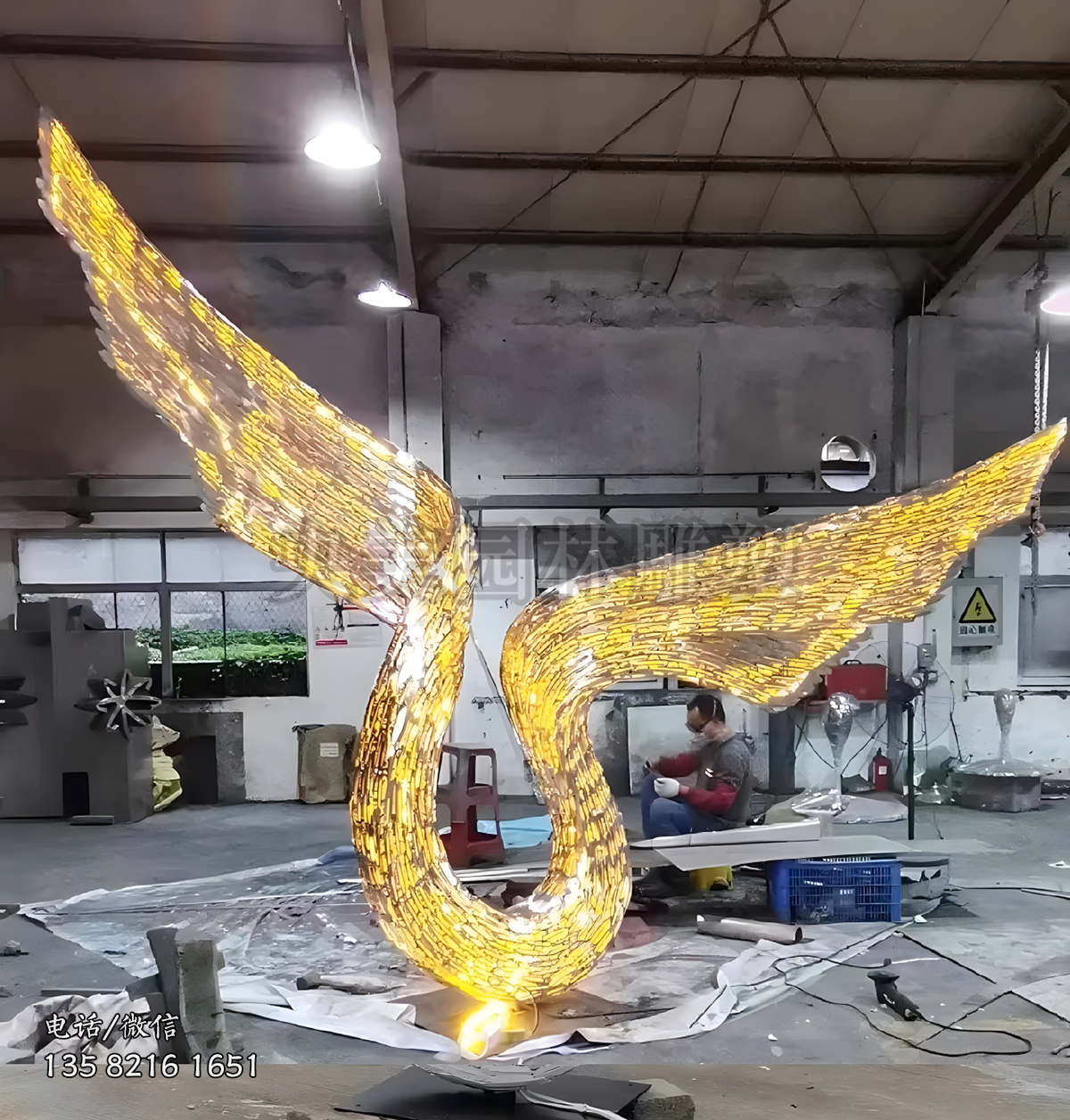 不銹鋼鏤空透光翅膀雕塑
