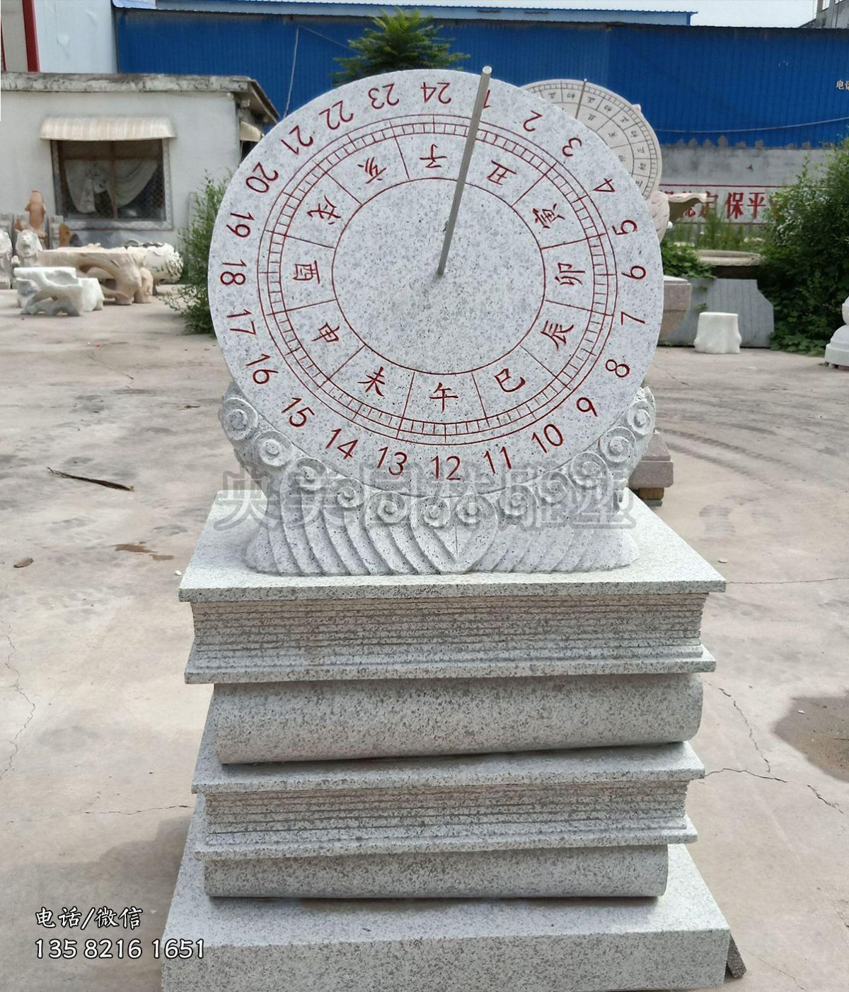 放在書(shū)本上的日晷石雕