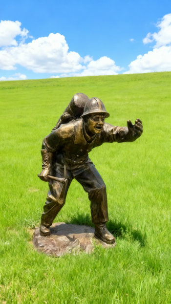 玻璃鋼仿銅消防員雕塑 (8)