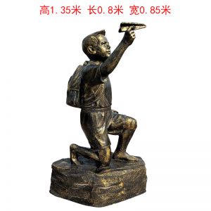 仿銅小男孩放飛機(jī)玻璃鋼